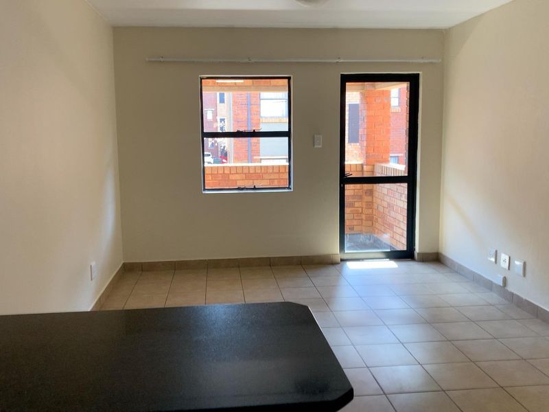 Modern 2-Bedroom Apartment for Sale in Route 82 Security Village – Alveda, Johannesburg South - Photo 6