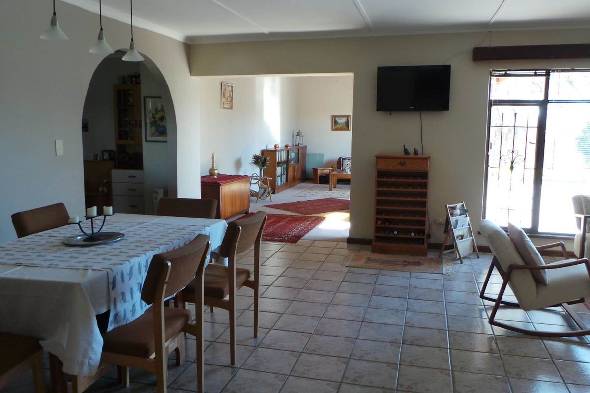 Well located Home close to Private School and Park - Photo 5