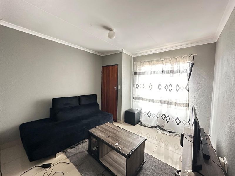 2-Bedroom House for Rent – Lotus Gardens Ext 2 - Photo 3