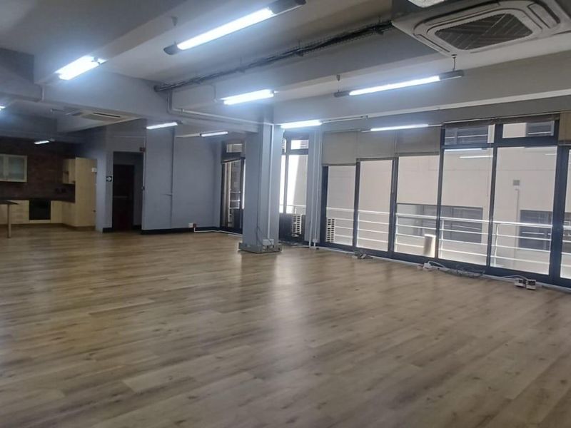 PRIME CBD OFFICE TO LET - Photo 6