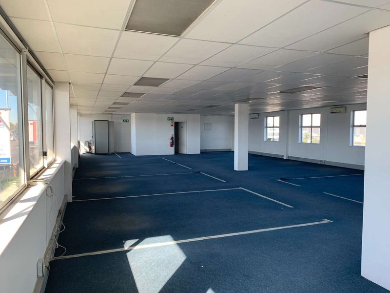 Offices in 24 hour security complex - Photo 9