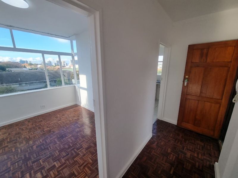 Unfurnished Two Bedroom Apartment To Rent in Tamboerskloof - Photo 10