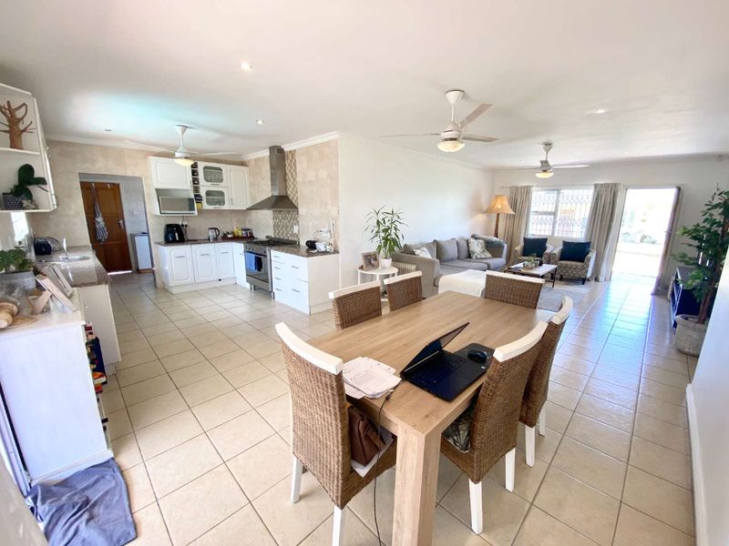 Hendra Estates - Stunning, Pet-Friendly Simplex With Private Pool in Somerset Park To Rent - Photo 7