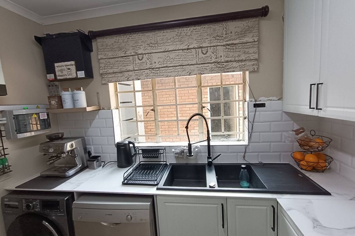 CENTURION - CELTISDAL  -  3 LIVING AREAS - 2 BED - 2 BATH  & 2 GARAGES - Photo 2