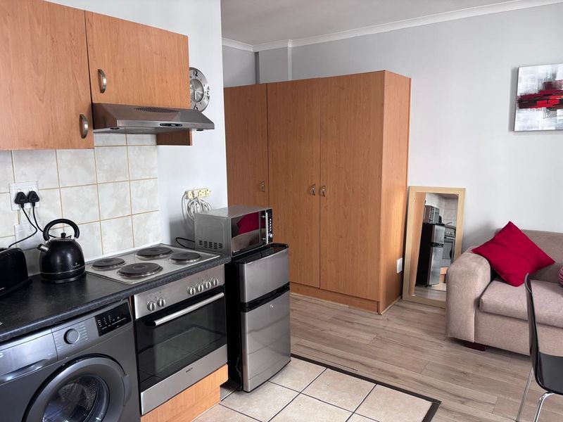 SUPERB STUDIO - Partially FURNISHED - Photo 9