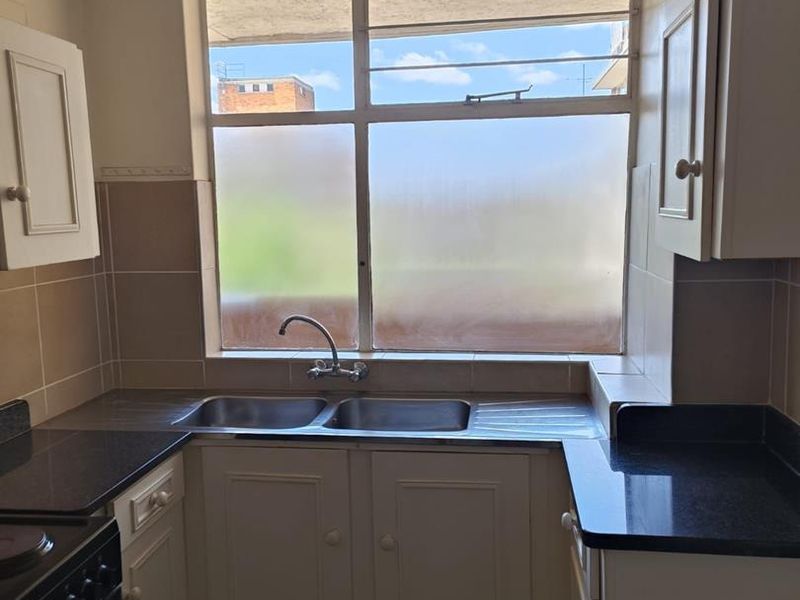 SPACIOUS 3 BEDROOM FLAT TO LET IN SINOVILLE| San Eugenio - Photo 4