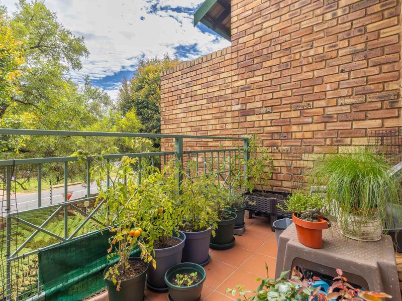 Charming two bedroom apartment in sought after suburb. - Photo 10