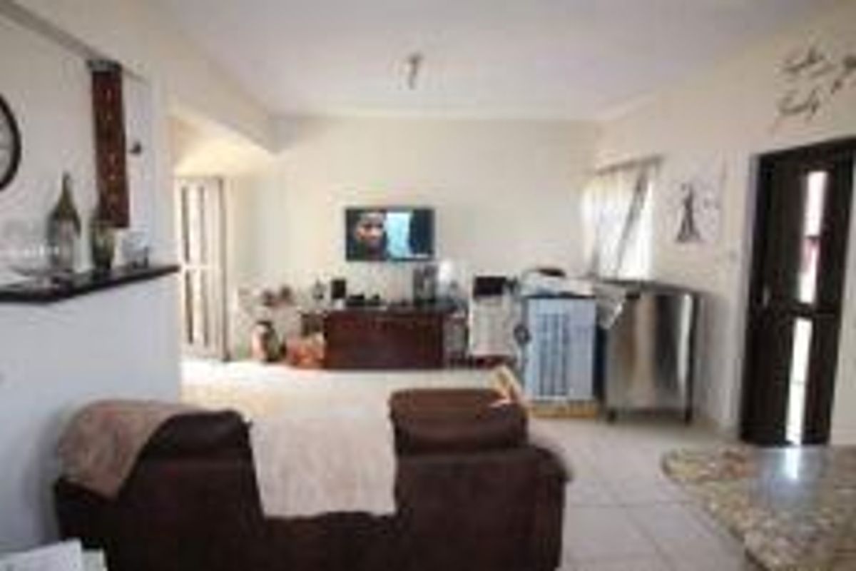 The early bird catches the worm - Photo 5