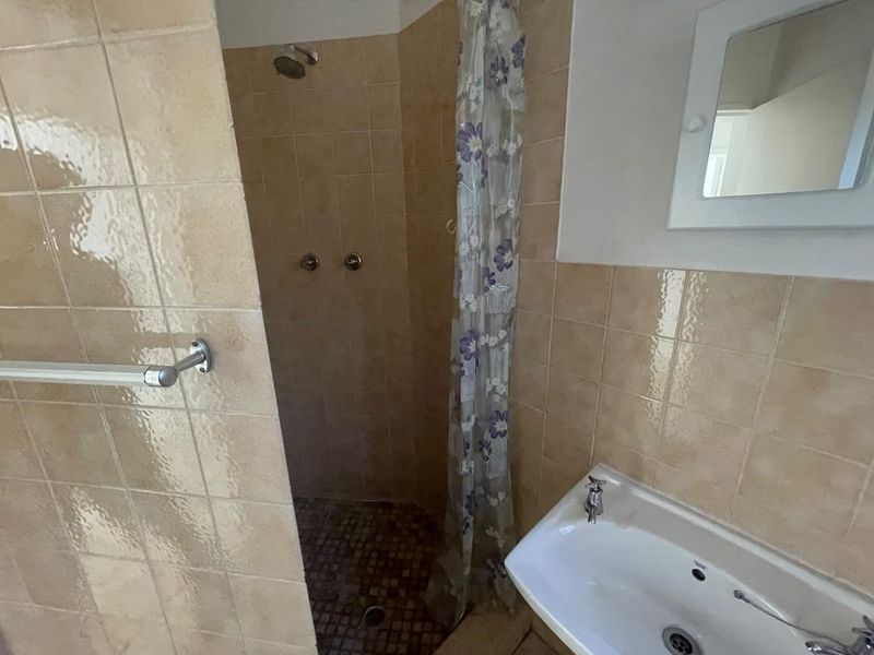 UNFURNISHED TWO BEDROOMS - Photo 8