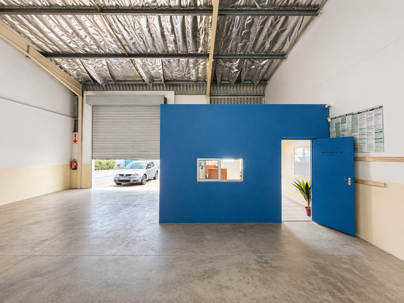 Neat Industrial Unit with Roller Door Access and Reception Office - Photo 5