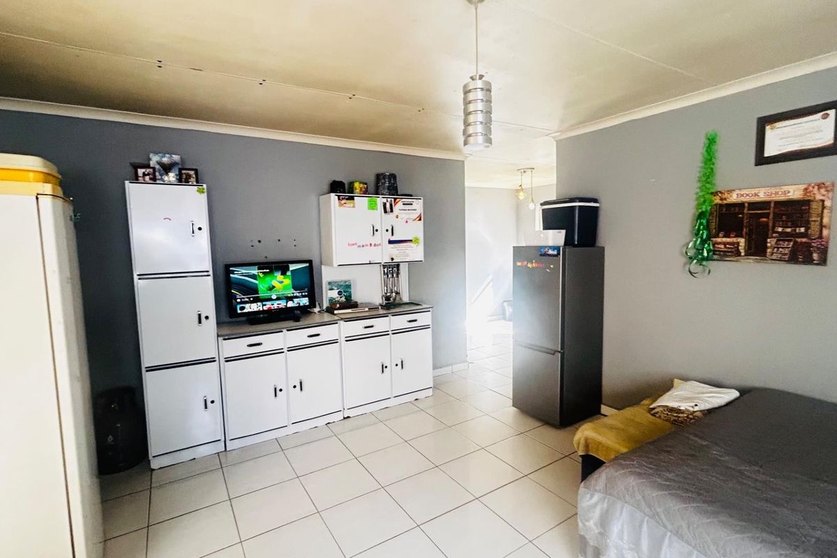 House For Sale in Tulisa Park, Johannesburg - Photo 3