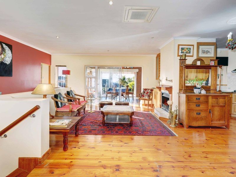 Well loved, cosy home, located in popular security complex. - Photo 7