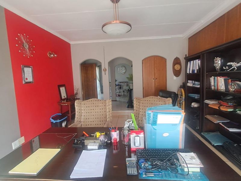 Large 5-Bedroom Home in Wingate Park Area. - Photo 3