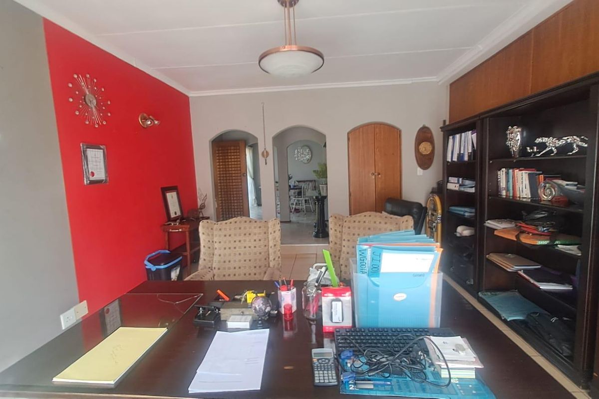 Large 5-Bedroom Home in Wingate Park Area. - Photo 3