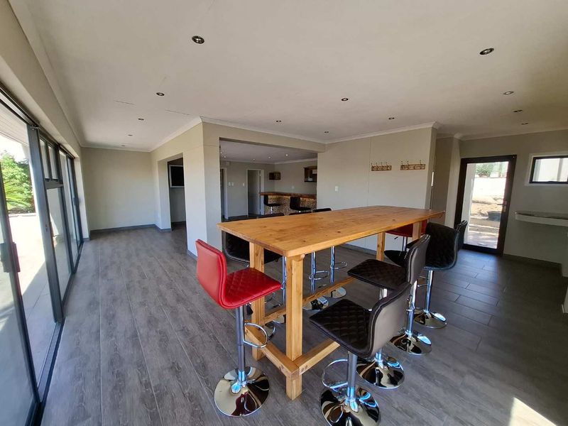 A Stately Home with Breathtaking Views - Photo 9