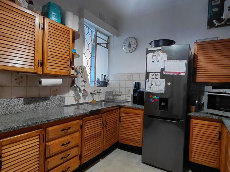Spacious 3 bedroom Apartment with Garage - Photo 10