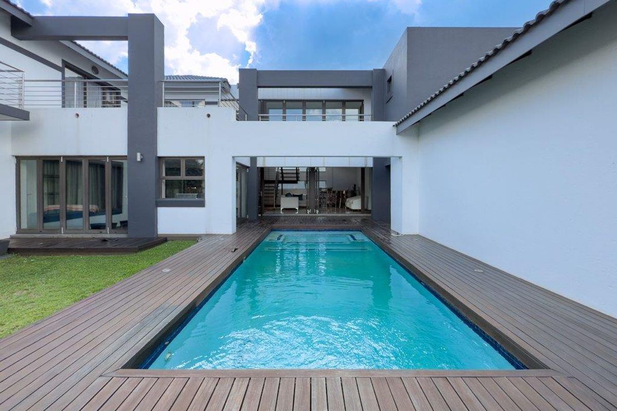 Grand Private Cul-de-Sac Residence with Exceptional Dual-Living Potential - Photo 5