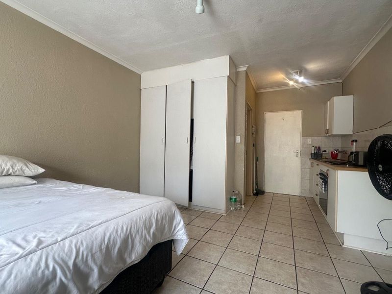 Modern bachelors unit! - Photo 2