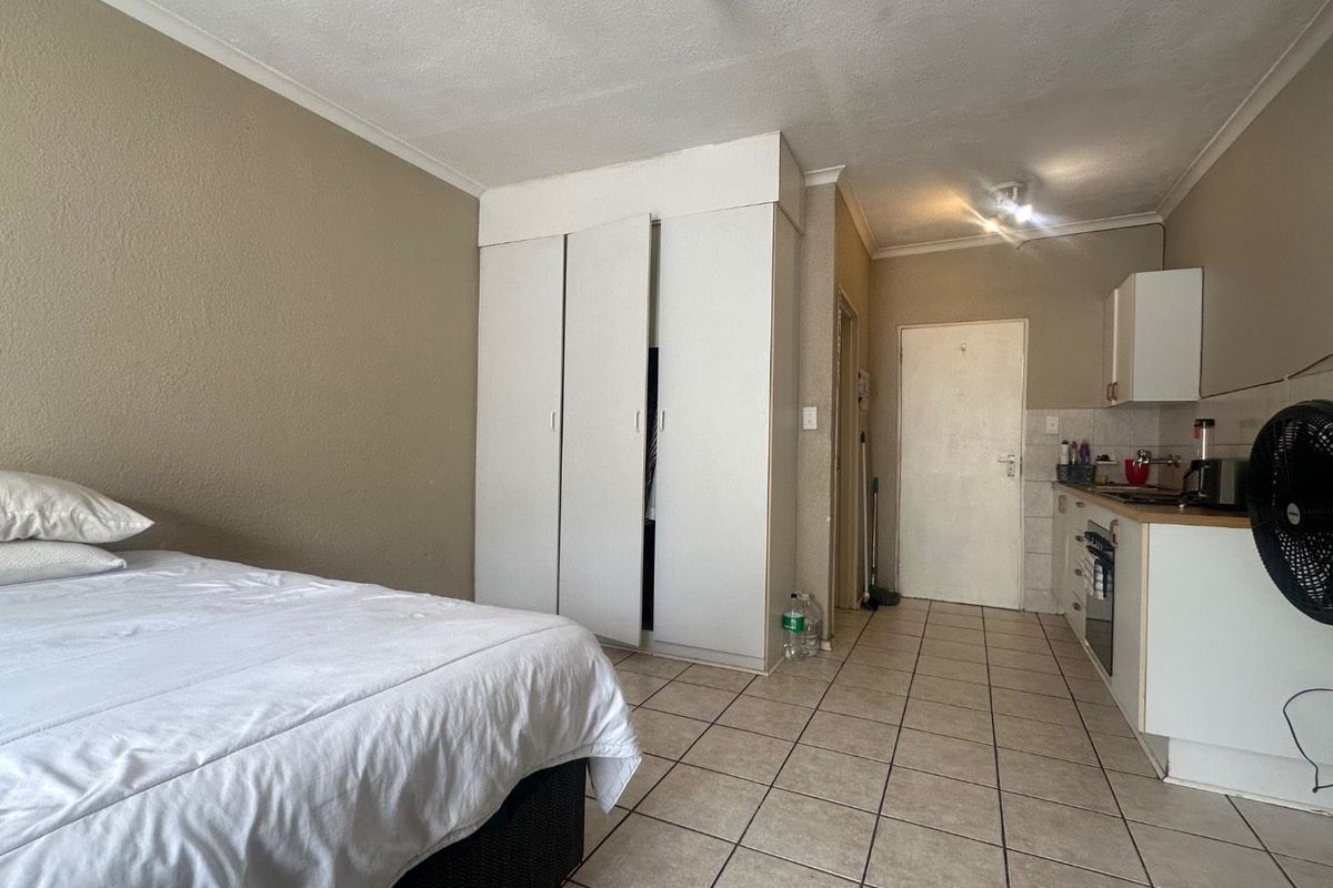 Modern bachelors unit! - Photo 2