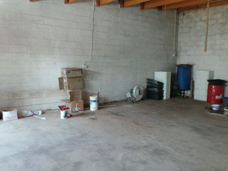Light Industrial Warehouse - Photo 4