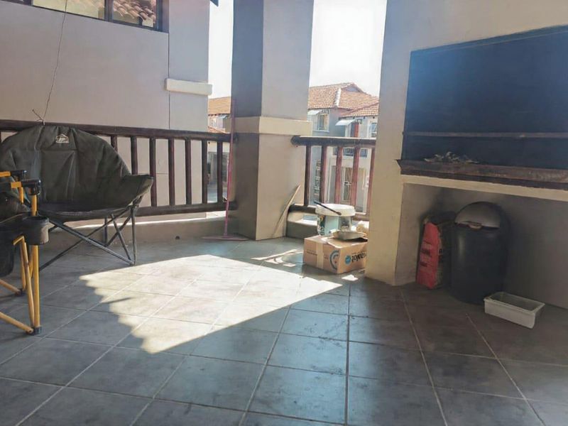 2 beds spacious unit, with cover patio +24hour security - Photo 7