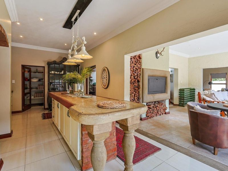 Timeless Luxury in Waterkloof Golf Estate - Photo 10