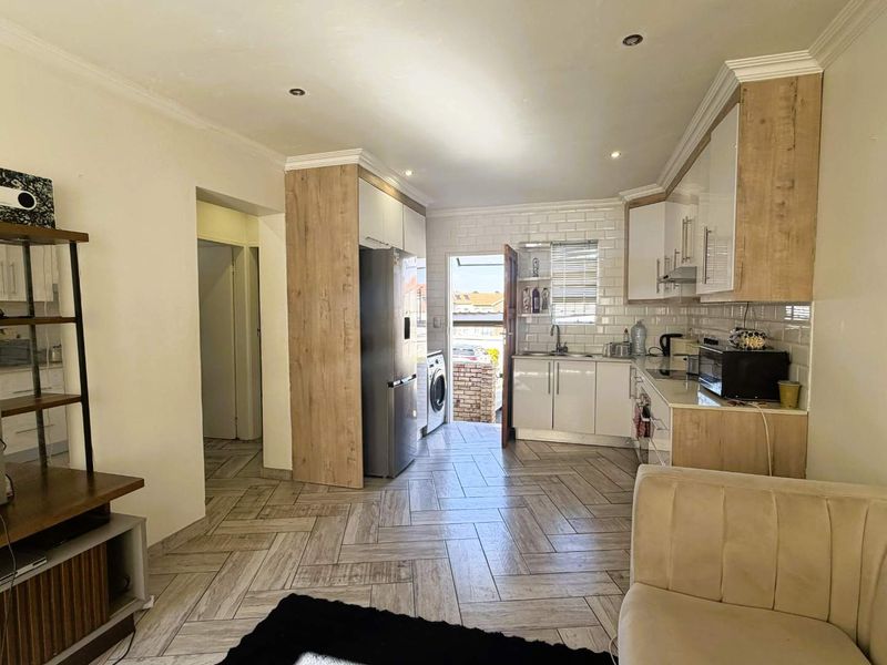 Charming Two-Bedroom Unit with private Garden - Photo 5