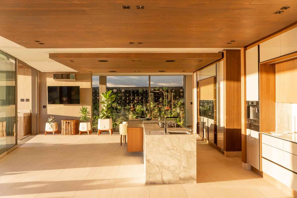 PINNACLE OF LUXURY LIVING - Photo 4