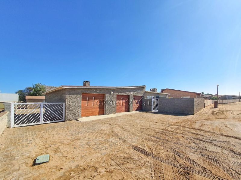 Ext 6, Henties Bay:  Neat rock face home in Spitzkoppe street with 2 flats - Photo 2