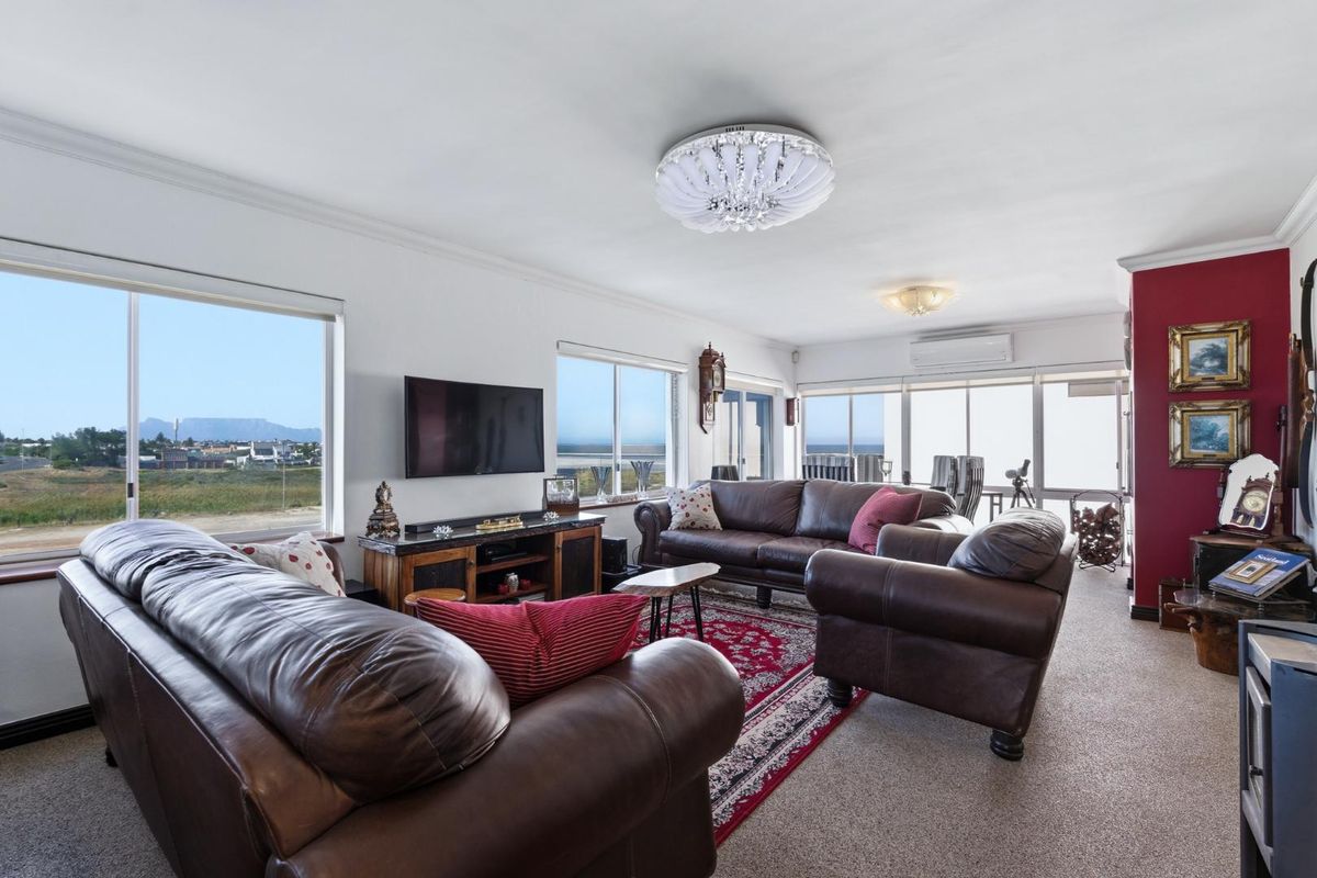 3 Bedrooms | Exceptional Space | Ocean & Mountain Outlook - Photo 5