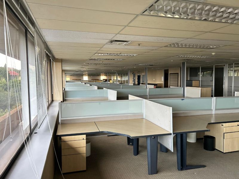 LIBRIDGE – Third Floor Office Space to Let | Ameshoff Street, Bramfontein, Johannesburg Position your business in the heart of Bramfontein’s thriving commercial - Photo 9