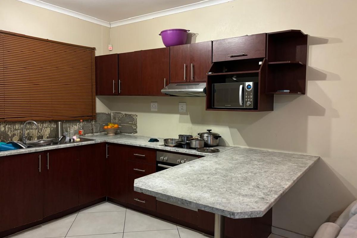 FIVE RAND PROPERTY FOR SALE. - Photo 2