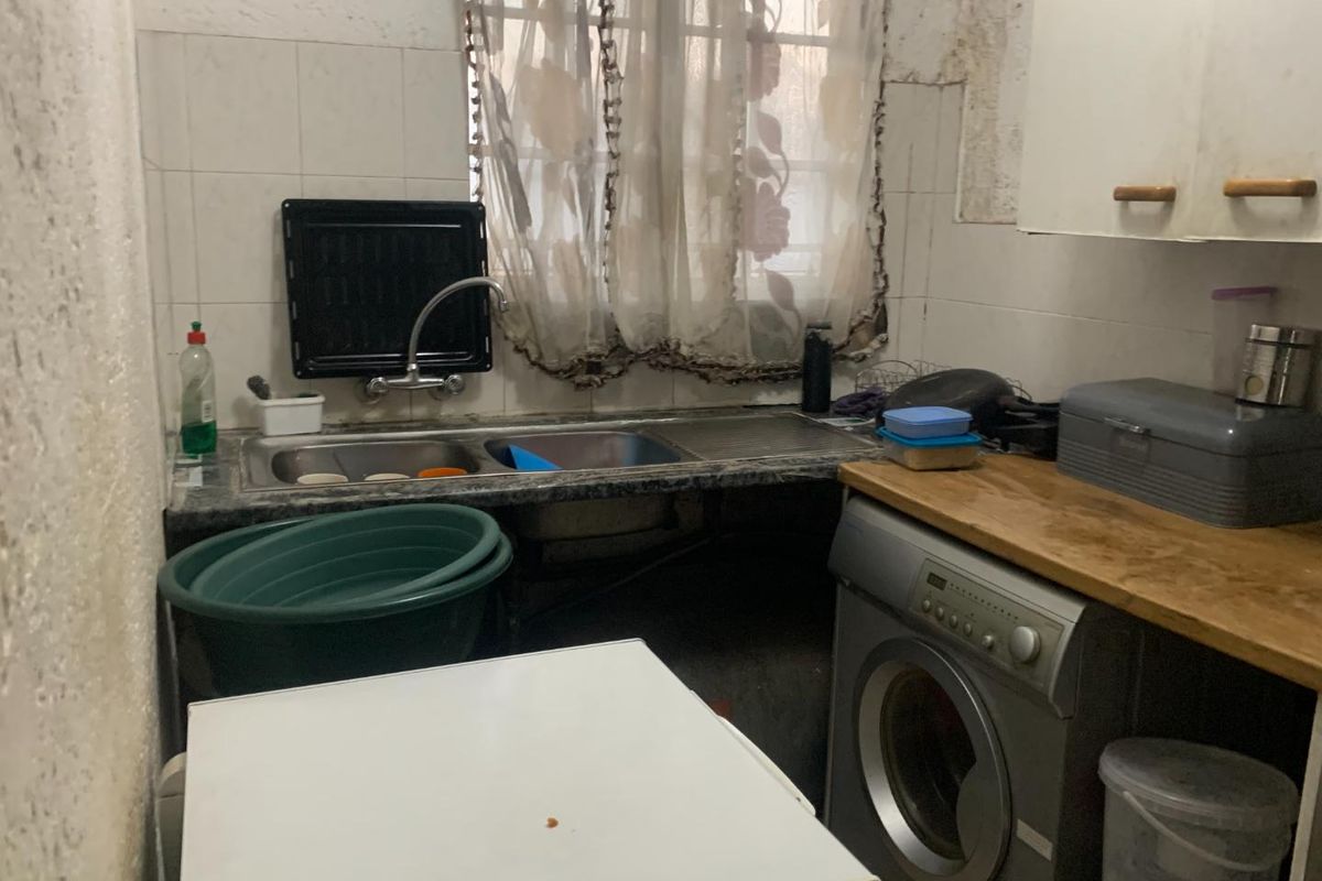 Charming 2-Bedroom Apartment for Sale in Vibrant Brixton - Photo 3