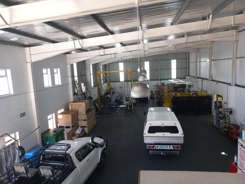 Free standing warehouse / operations premises, available immediately! - Photo 3