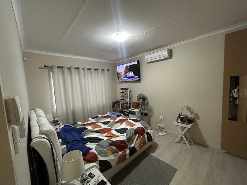 The perfect unit in the right place — this 3-bedroom unit offers comfortable living just minutes from The Grove - Photo 8