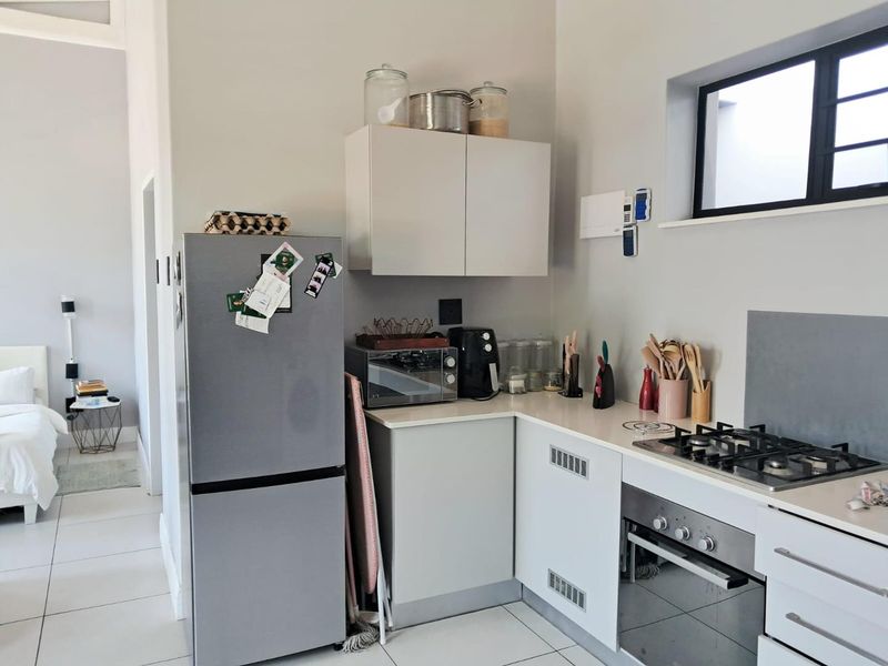 Sky-High Sunshine & Braai: Ferndale’s Fun-Loving Loft! - Photo 2