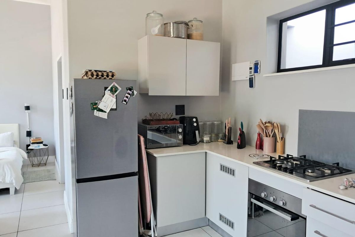 Sky-High Sunshine & Braai: Ferndale’s Fun-Loving Loft! - Photo 2