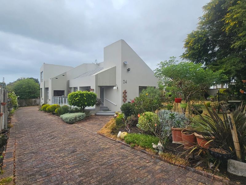 Charming family home in Hartenbos, Garden Route - Photo 3