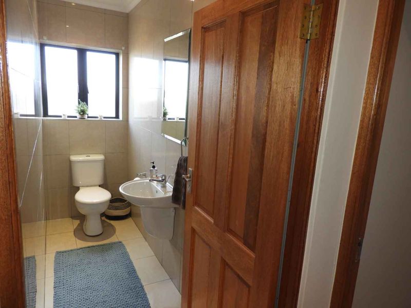 Beautiful corner home in Atlantic Links Estate, Melkbosstrand - Photo 4