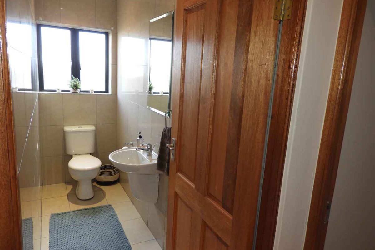 Beautiful corner home in Atlantic Links Estate, Melkbosstrand - Photo 4