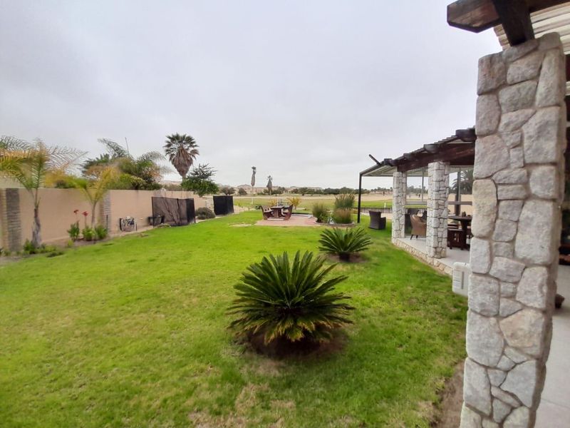 ROSSMUND GOLF ESTATE: Perfect Family Home on the 15th Hole!! - Photo 10