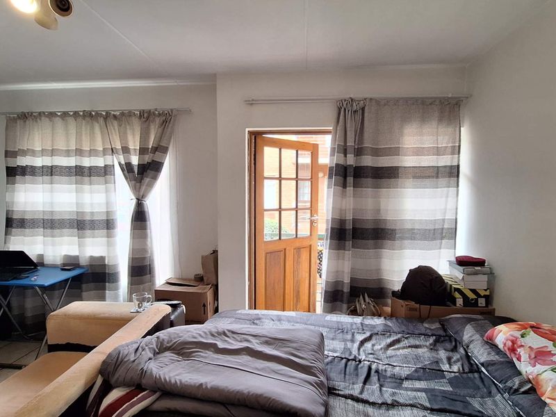 Bachelor Apartment in Richmond - Photo 9