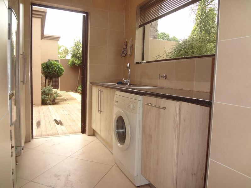 Stylish & Secure Spacious 3 Bedroom Townhouse - Photo 10