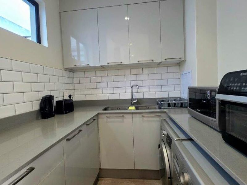 Modern Furnished 2-Bedroom Apartment in Shoreline Retirement Estate (50+) - Photo 7