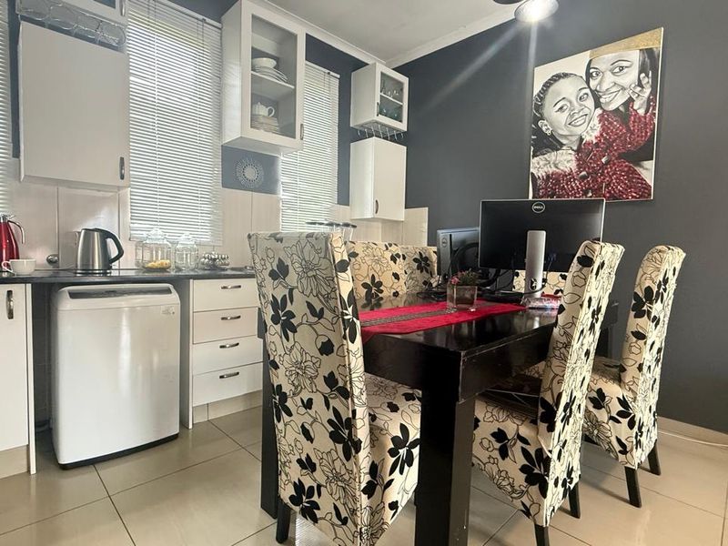 Beautifully Maintained Apartment - Photo 7