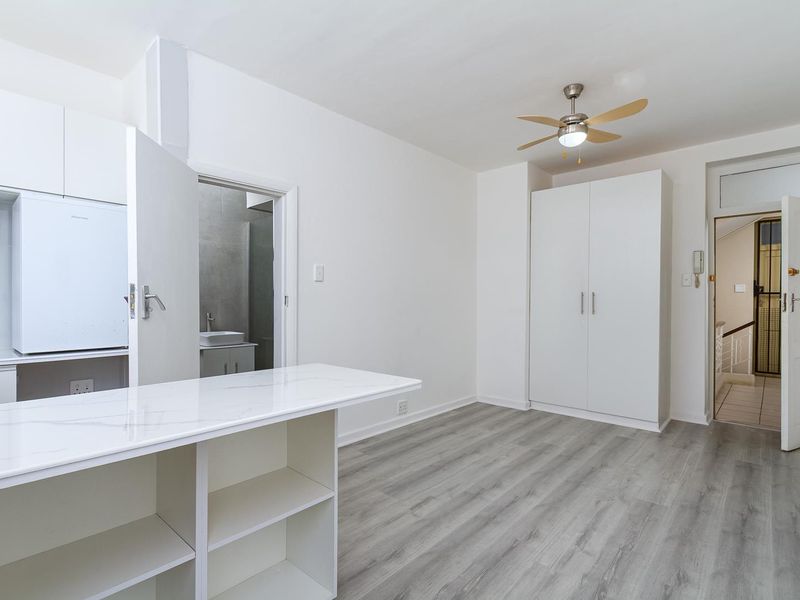 UNFURNISHED STUDIO APARTMENT - Photo 6