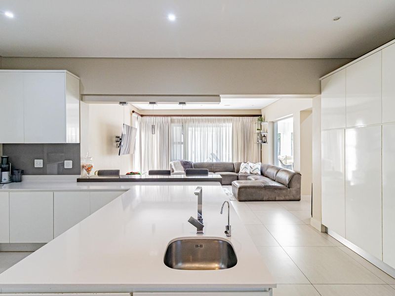 5 bedroom House for Sale in Morningside - Photo 8