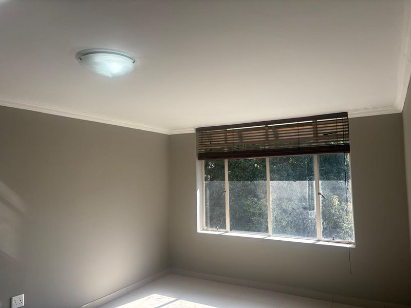 Your Dream 2-Bed Home Close to Shopping, Dining & Business Hubs - Photo 4