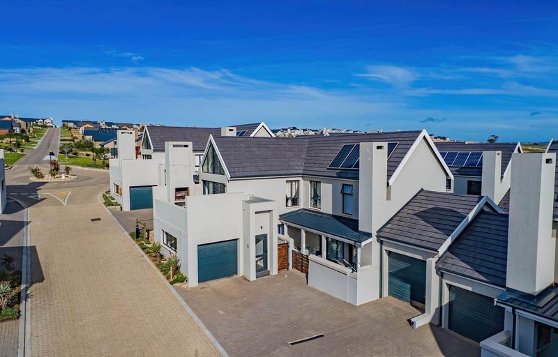 Ground floor apartment in Hartland Villlas