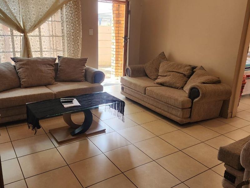 Your starter Home awaits🏡🌻🏘️ - Photo 8